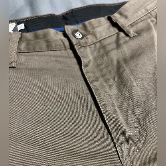 Men’s Volcom Chino Shorts Size 30 - Picture 2 of 4